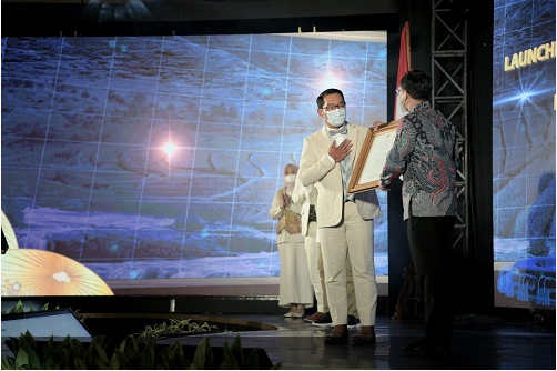 Ridwan Kamil Terima Petikan Perpres Rebana dan Jabar Selatan